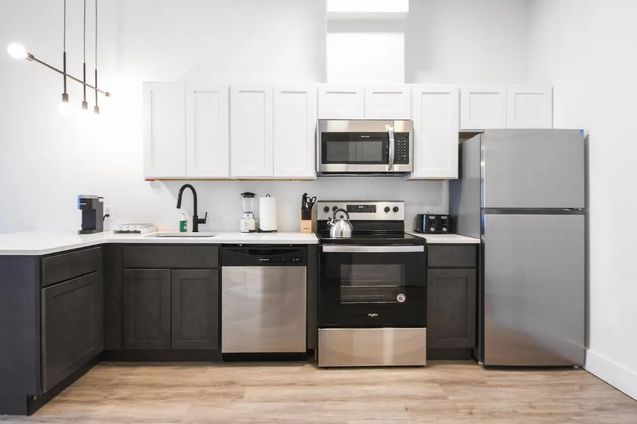 Luxury Apartments - Newark Int Airport - Evonify Stays Elizabeth United States